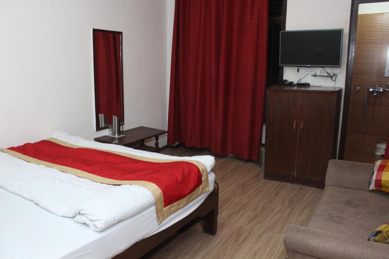 Hotel Dolls Inn Nainital Bagian luar foto