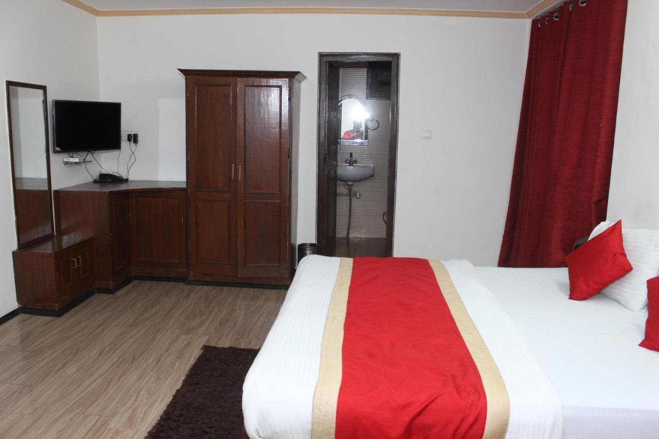 Hotel Dolls Inn Nainital Bagian luar foto